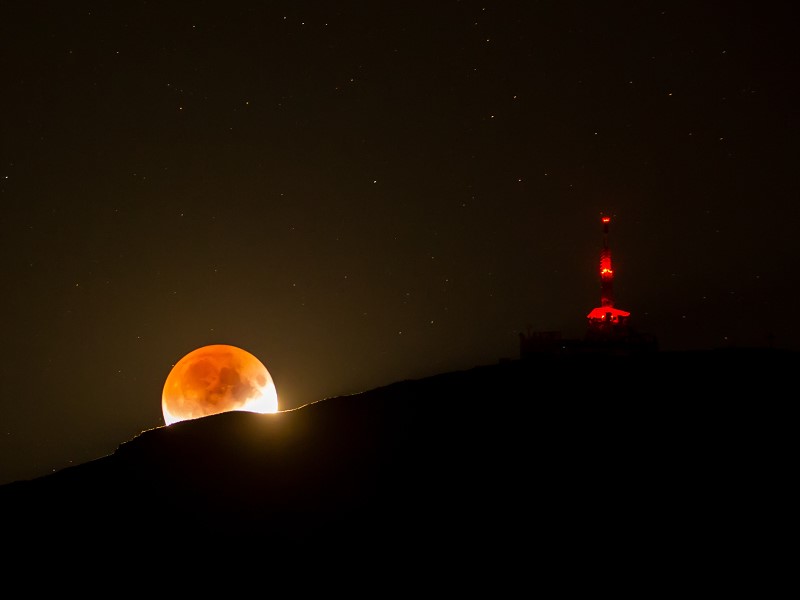 Фото: лунное затмение в Тироле